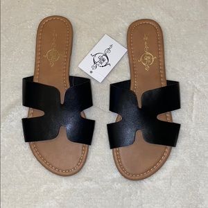 SOLE MATES Black Sandals